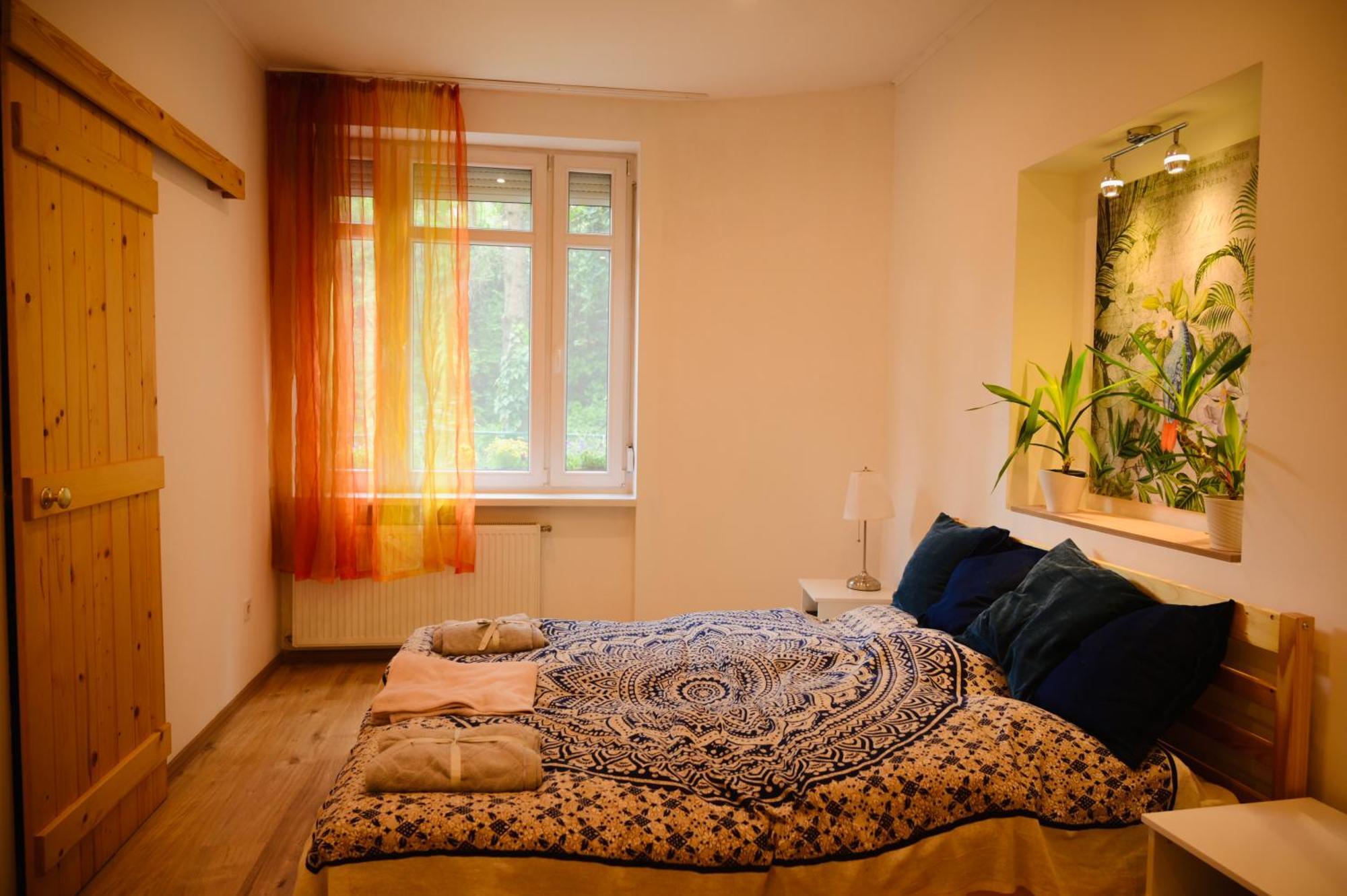 Apartamento Cozy Hillside In With Patio *