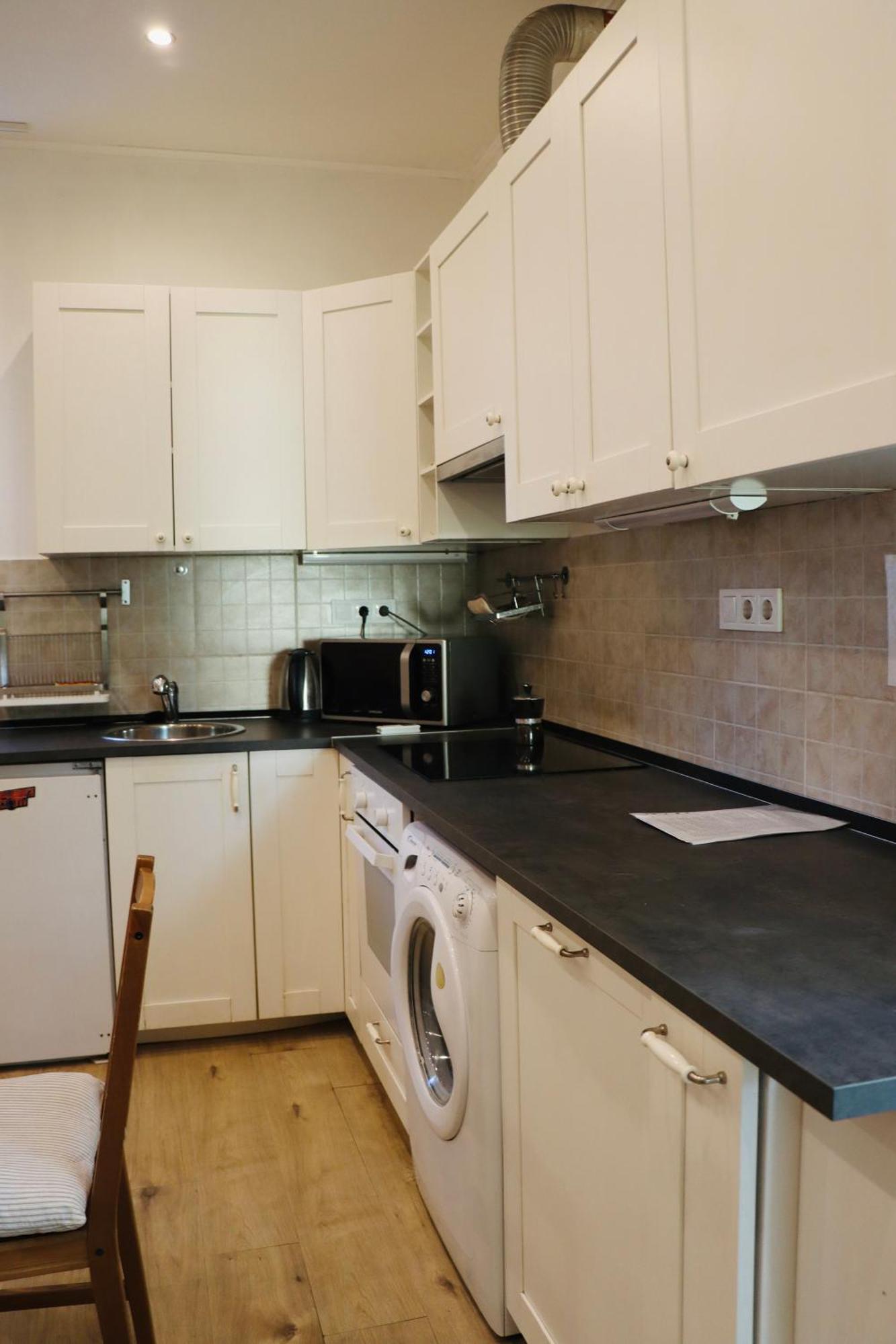 Apartman Cozy Hillside In With Patio